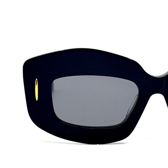 New, LOEWE Sunglasses LW40114F 01A Authentic - Picture 4 of 12